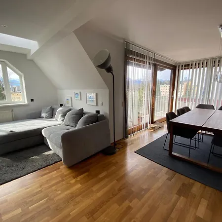 Kuferzeile Mit Seeblick Balkon Gmunden